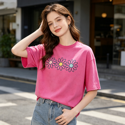 👚 49% ОТСТЪПКА СЕГА! 🌼 Дамска тениска с графичен дизайн на маргаритка – Мека памучна, весела щампа и перфектна за разхлабени летни дни ☀️
