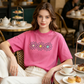 👚 49% ОТСТЪПКА СЕГА! 🌼 Дамска тениска с графичен дизайн на маргаритка – Мека памучна, весела щампа и перфектна за разхлабени летни дни ☀️