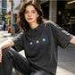 👚 49% ОТСТЪПКА СЕГА! 🌼 Дамска тениска с графичен дизайн на маргаритка – Мека памучна, весела щампа и перфектна за разхлабени летни дни ☀️