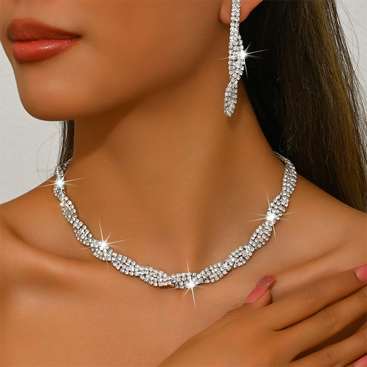💎 49% ОТСТЪПКА! ✨ Комплект колие и обеци с кристали – Дизайн с лапа, елегантна верижка и блестящ блясък – Перфектен за подчертаване на вечерните ви тоалети 🌟